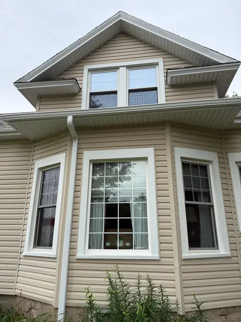 Vinyl Siding, Stone Veneer and Gutters in Omaha, NE – photo 3