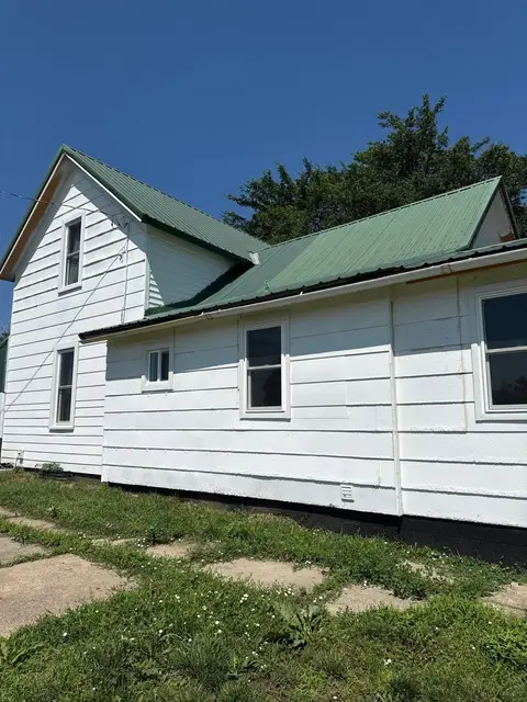 Standing-Seam Metal Roof and Vinyl Siding in Pender, NE – photo 8